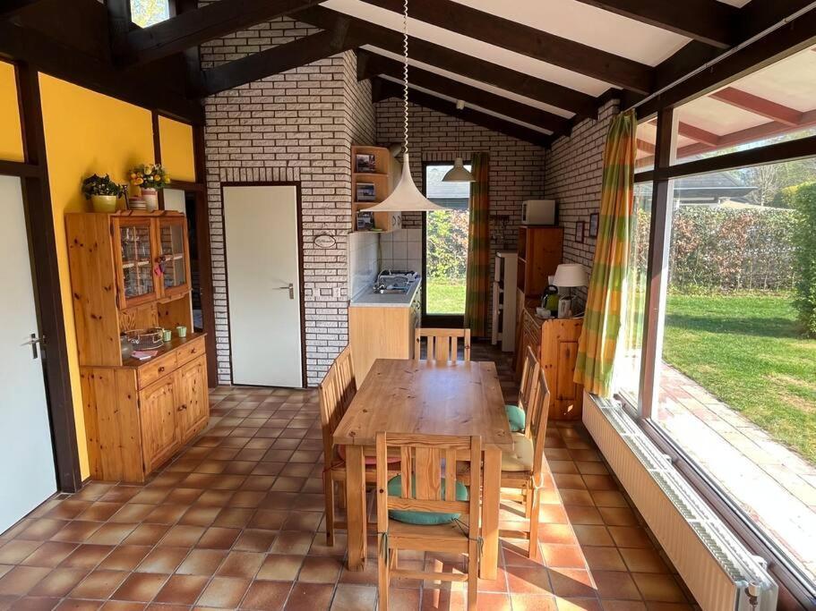 Knusse Bungalow Op Groen Park! Ouddorp Dış mekan fotoğraf