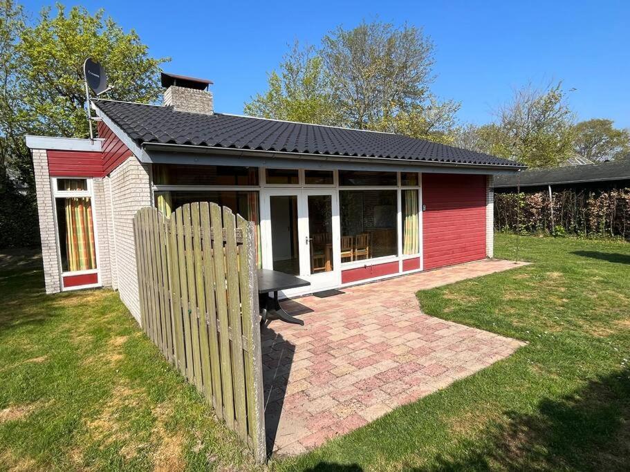 Knusse Bungalow Op Groen Park! Ouddorp Dış mekan fotoğraf